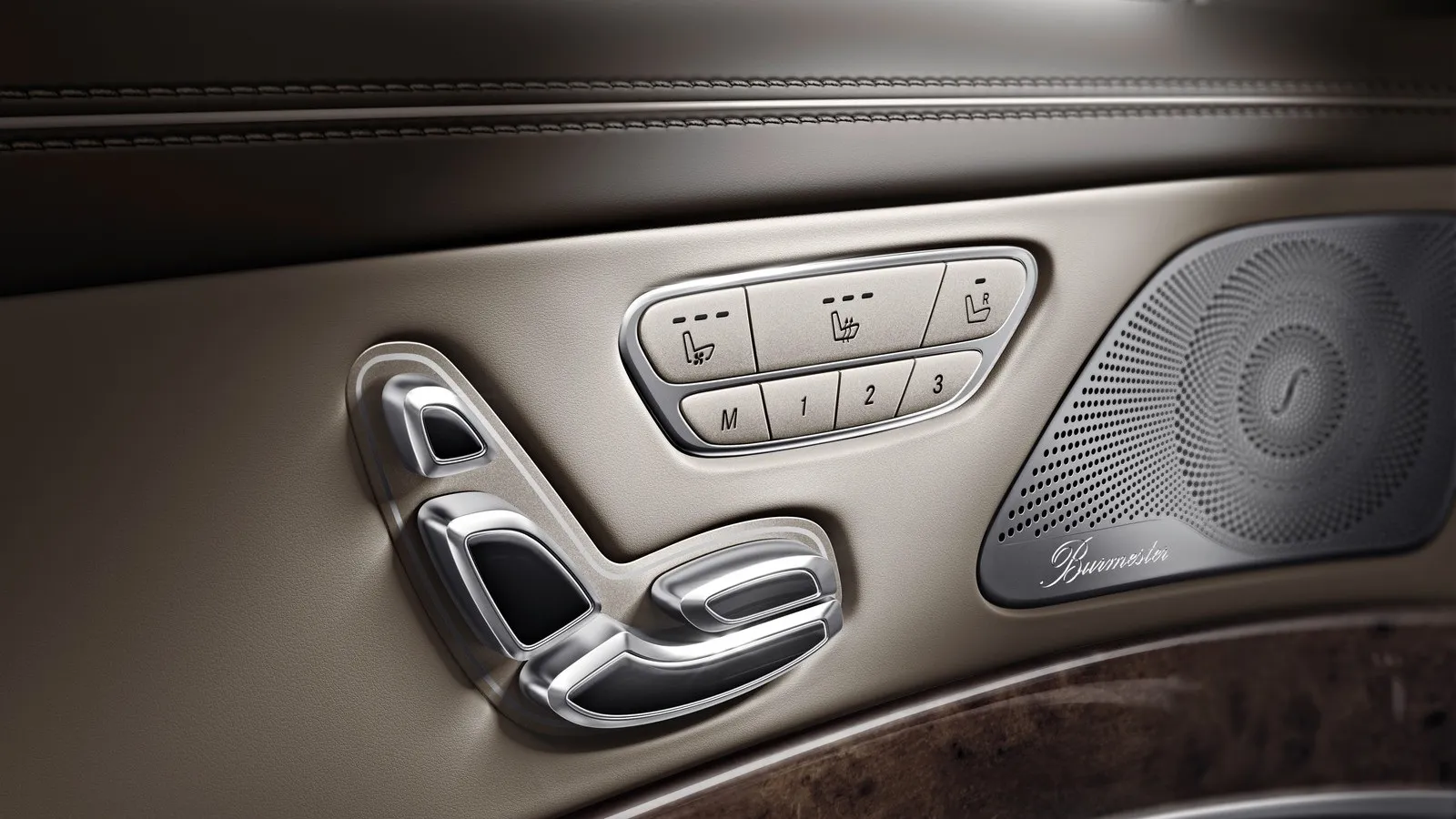 Mercedes-Benz S-Klasse Interieur. Das perfekt abgestimmte Material- und Farbkonzept zeigt einen exklusiven Innenraum wie aus einem Guss. Das Burmester High-End 3D Surround-Soundsystem sorgt für perfekten Sound. 

Mercedes-Benz S-Class interior. The perfectly matched material and colour concept reflects the seamless nature of what is an exclusive interior. The Burmester high-end 3D surround sound system delivers perfect sound.